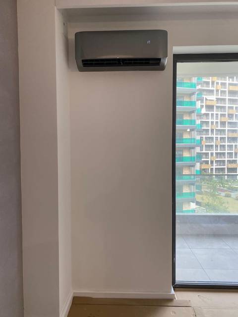 Apartament nou · aparat argintiu